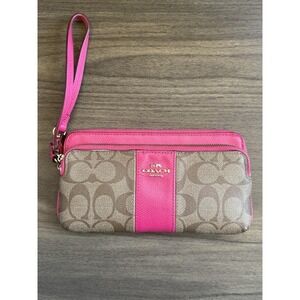 Coach Wristlet Signature Pink Wallet / Purse‎